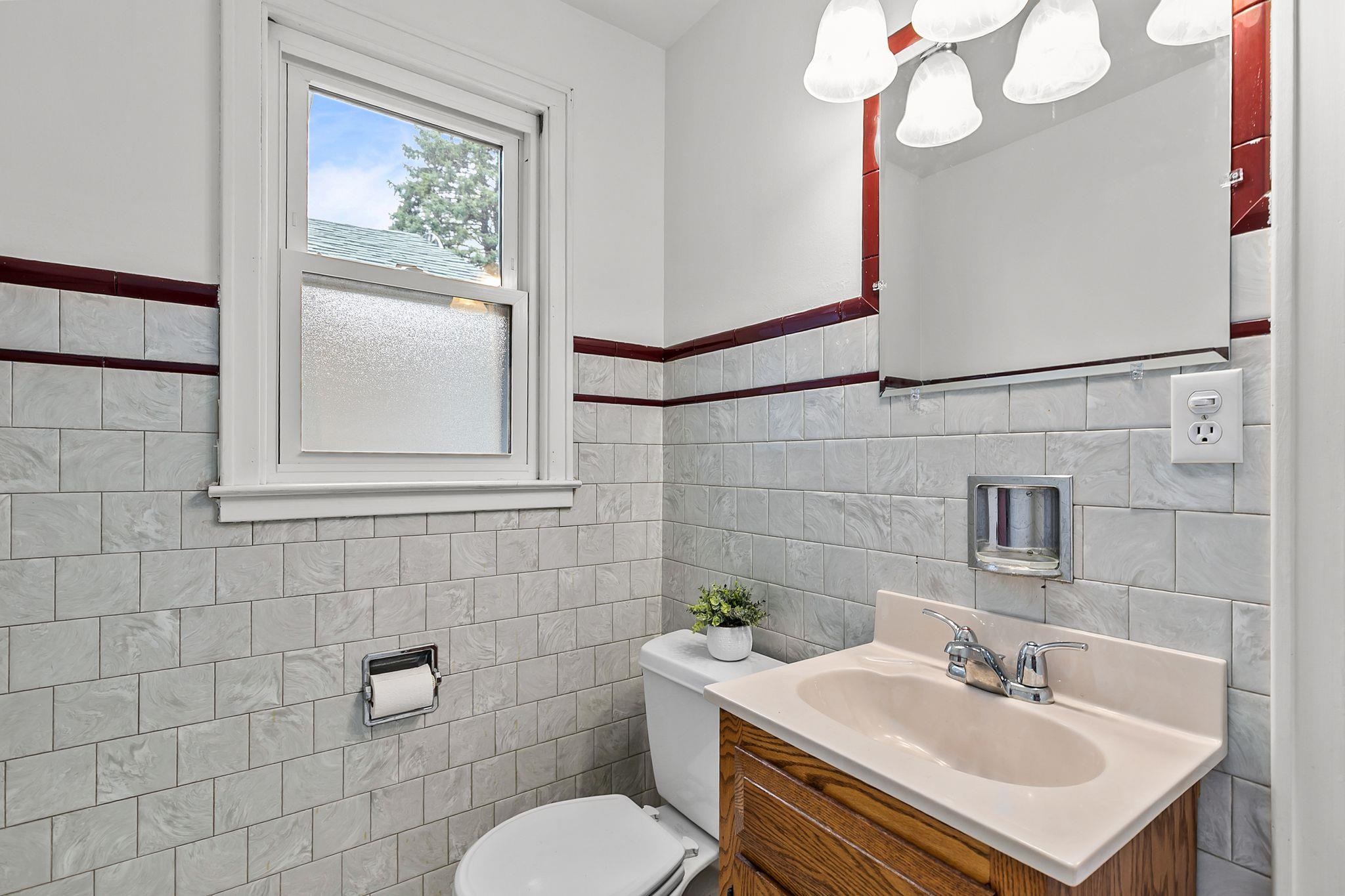 319 South Spruce Street Appleton, WI 54914 - Photo 8 of 32