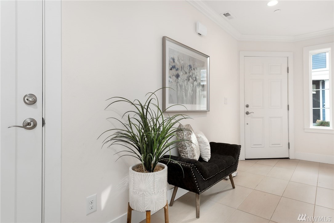 7025 119th Way Northeast, Unit B Kirkland, WA 98033 - Photo 2 of 31