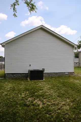 a view of backyard with trees