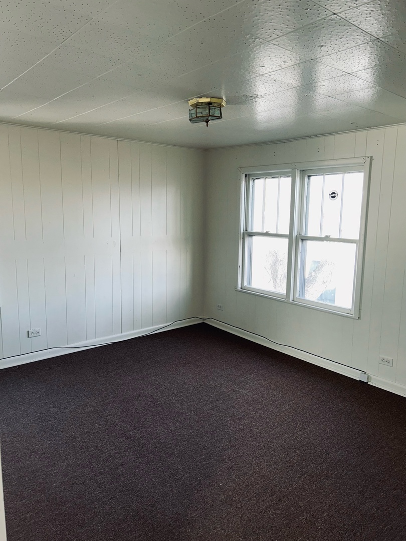 608 West Madison Street Ottawa, IL 61350 - Photo 18 of 23 an empty room with a window