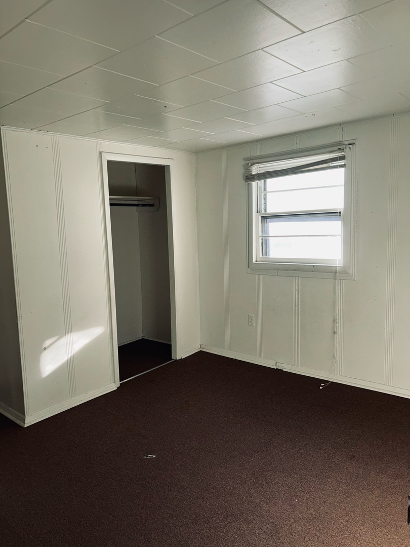 608 West Madison Street Ottawa, IL 61350 - Photo 20 of 23 an empty room with a window