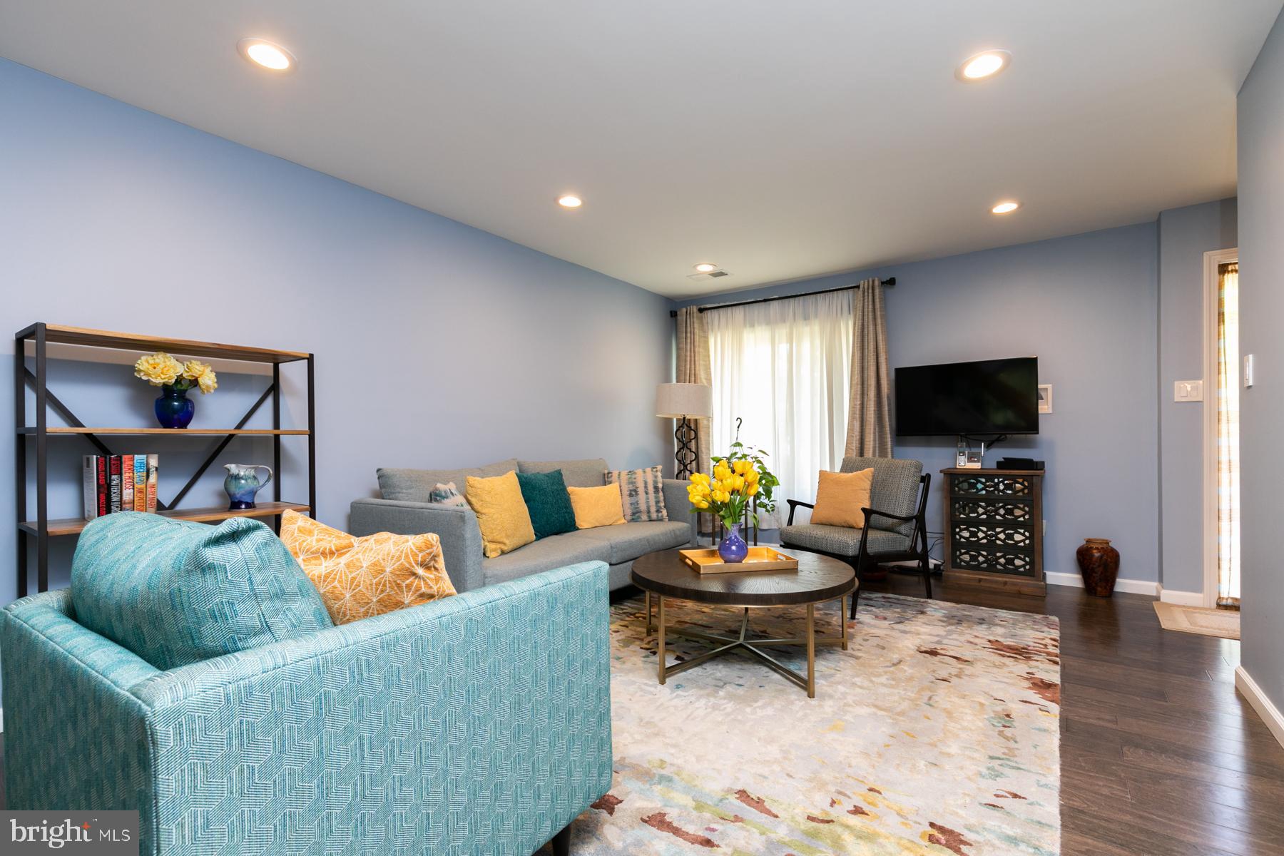 2408 Southgate Square Reston, VA 20191 - Photo 3 of 27 Large Living room with recessed lighting