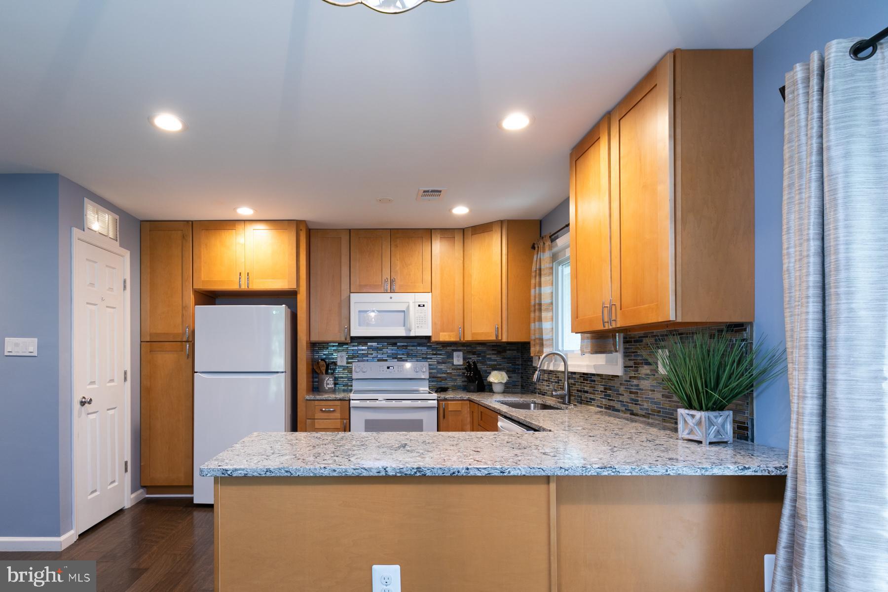 2408 Southgate Square Reston, VA 20191 - Photo 8 of 27 Updated kitchen; granite counters