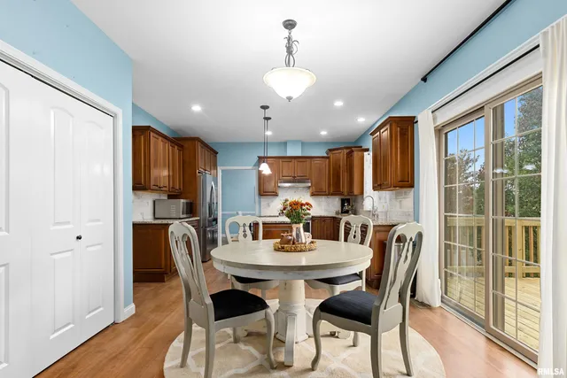 $495,000 | 7027 North Buckeye Drive, Edwards, IL 61528