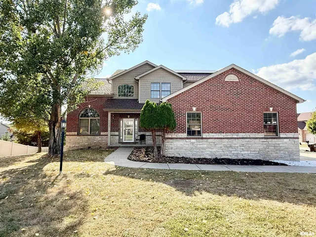 $495,000 | 7027 North Buckeye Drive, Edwards, IL 61528