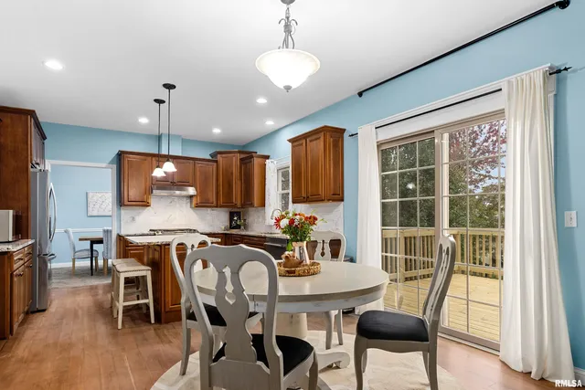 $495,000 | 7027 North Buckeye Drive, Edwards, IL 61528