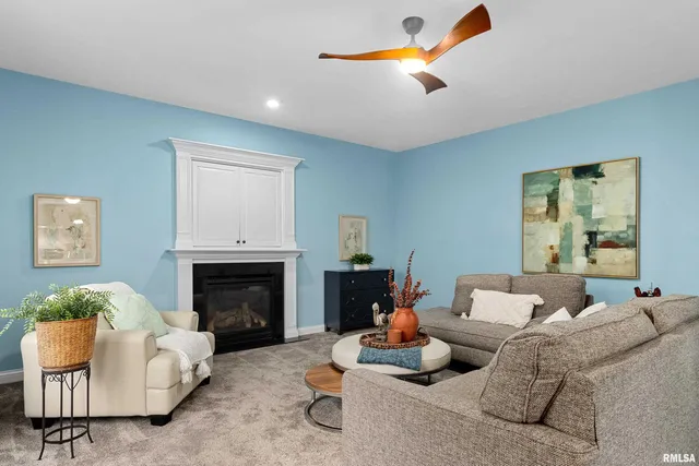 $495,000 | 7027 North Buckeye Drive, Edwards, IL 61528