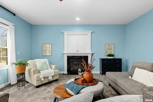 $495,000 | 7027 North Buckeye Drive, Edwards, IL 61528