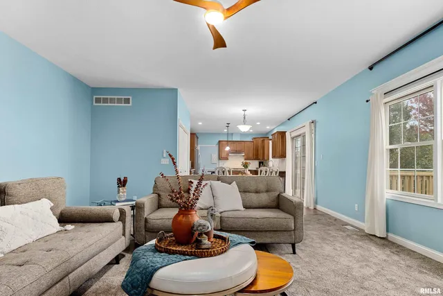 $495,000 | 7027 North Buckeye Drive, Edwards, IL 61528