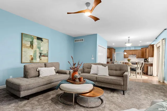 $495,000 | 7027 North Buckeye Drive, Edwards, IL 61528