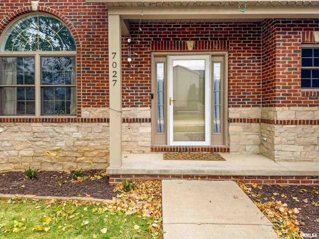 $495,000 | 7027 North Buckeye Drive, Edwards, IL 61528