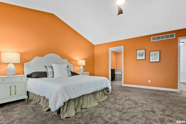 $495,000 | 7027 North Buckeye Drive, Edwards, IL 61528