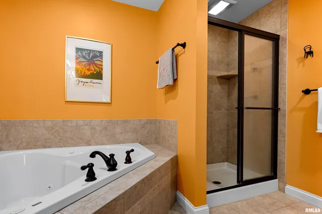 $495,000 | 7027 North Buckeye Drive, Edwards, IL 61528