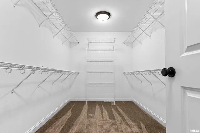 $495,000 | 7027 North Buckeye Drive, Edwards, IL 61528