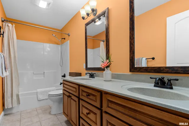 $495,000 | 7027 North Buckeye Drive, Edwards, IL 61528