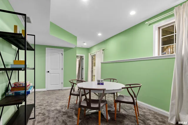 $495,000 | 7027 North Buckeye Drive, Edwards, IL 61528