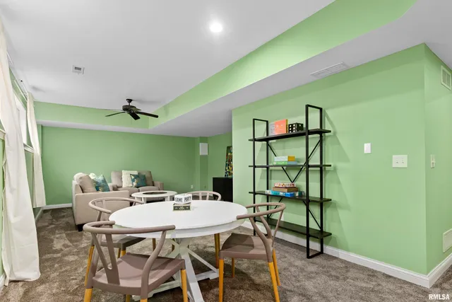 $495,000 | 7027 North Buckeye Drive, Edwards, IL 61528