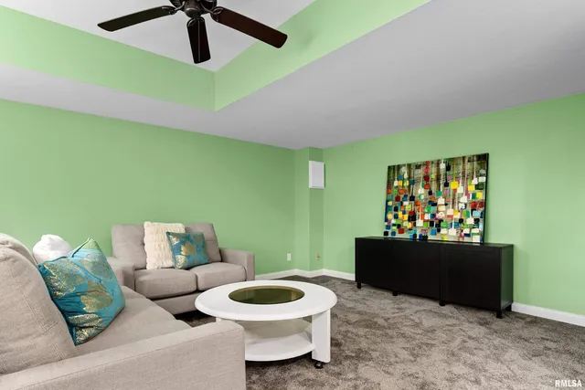 $495,000 | 7027 North Buckeye Drive, Edwards, IL 61528