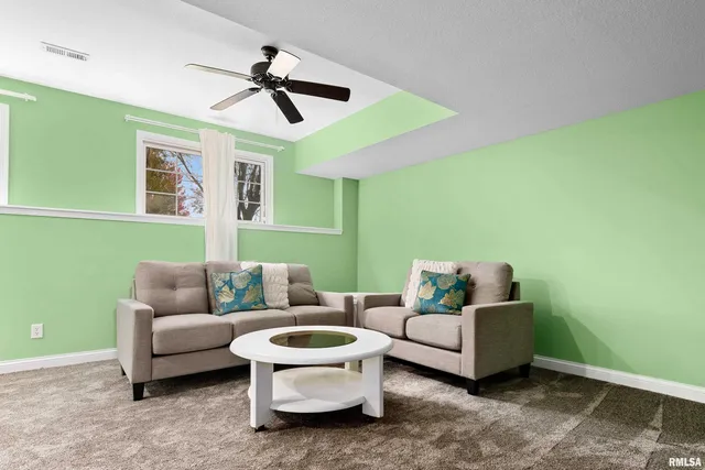 $495,000 | 7027 North Buckeye Drive, Edwards, IL 61528