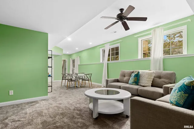 $495,000 | 7027 North Buckeye Drive, Edwards, IL 61528