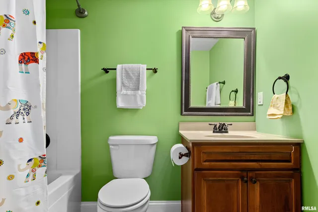 $495,000 | 7027 North Buckeye Drive, Edwards, IL 61528