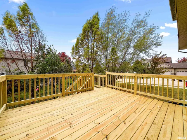 $495,000 | 7027 North Buckeye Drive, Edwards, IL 61528