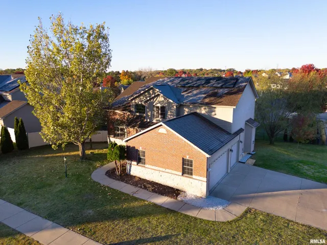 $495,000 | 7027 North Buckeye Drive, Edwards, IL 61528