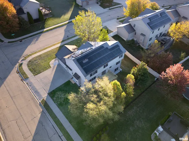 $495,000 | 7027 North Buckeye Drive, Edwards, IL 61528