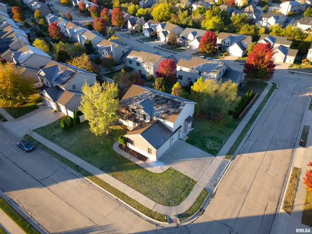 $495,000 | 7027 North Buckeye Drive, Edwards, IL 61528