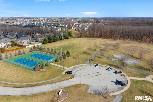 $495,000 | 7027 North Buckeye Drive, Edwards, IL 61528