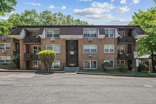 $299,000 | 160 Kearsing Parkway, Monsey, NY 10952