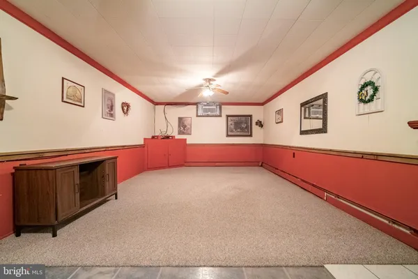 a view of livingroom with furniture