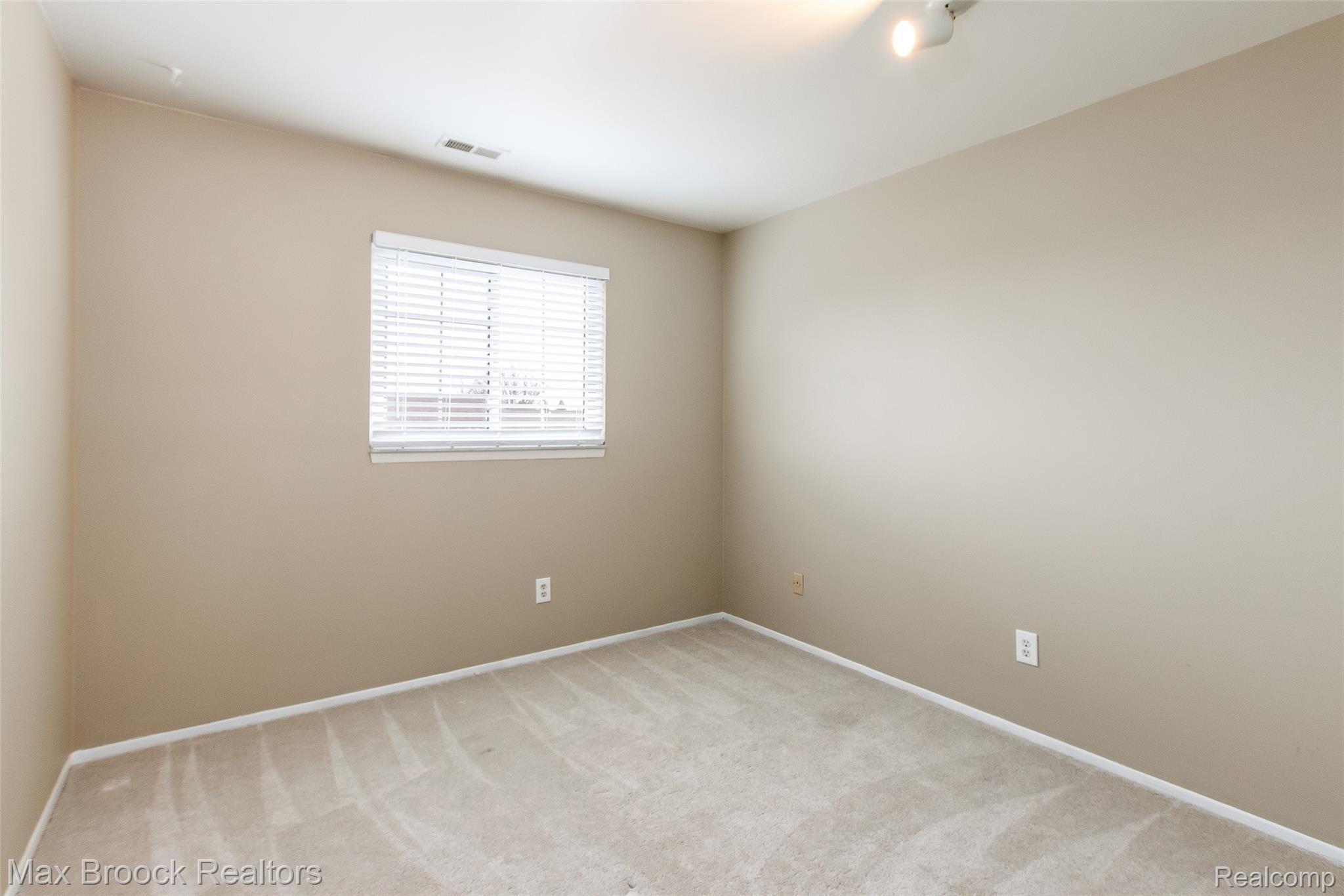 440 Baldwin Avenue, Unit 72 Rochester, MI 48307 - Photo 11 of 15 IMG_5216-Edit.jpg