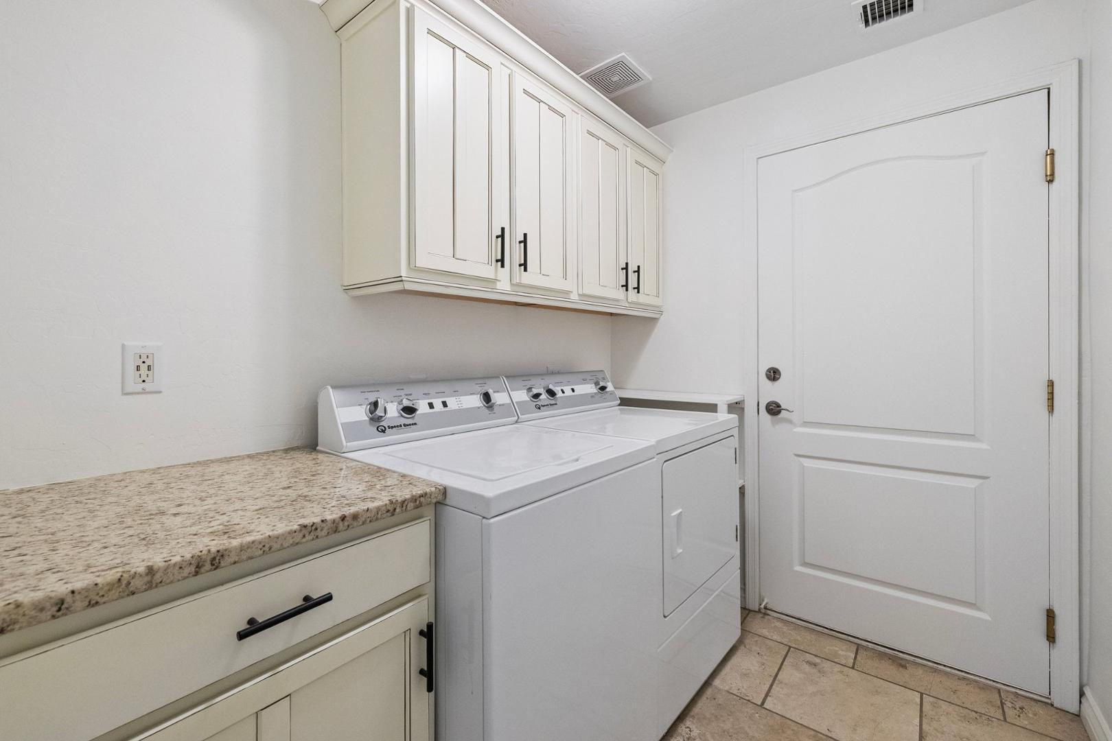 5233 North 15th Street Phoenix, AZ 85014 - Photo 29 of 55 a utility room with dryer and washer