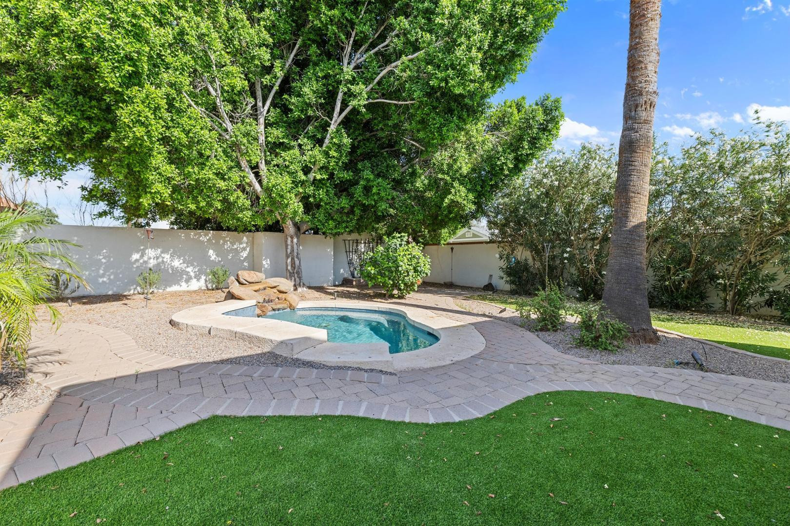 5233 North 15th Street Phoenix, AZ 85014 - Photo 41 of 55 a view of a backyard with a patio