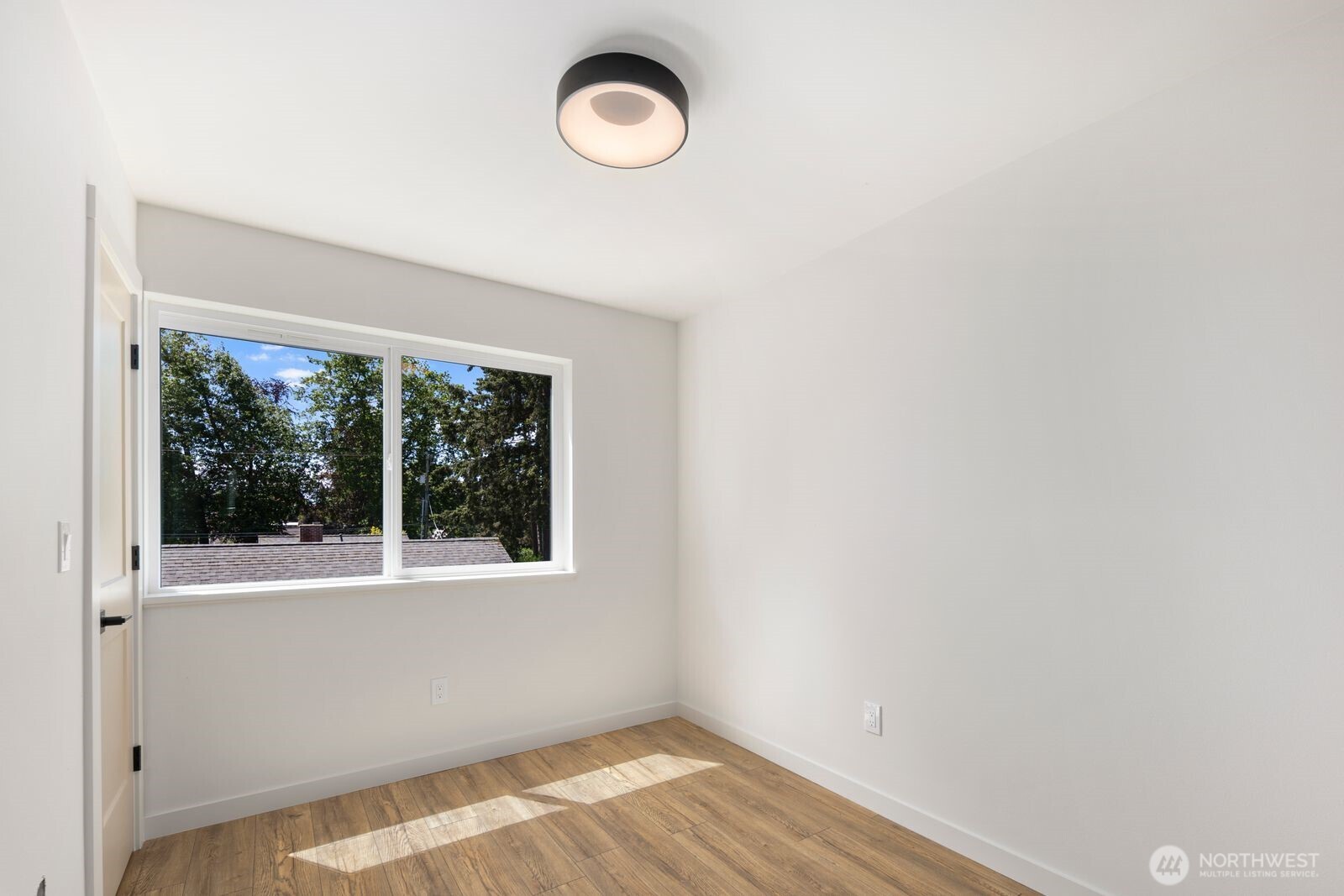 1251 Southwest 151st Street Seattle, WA 98166 - Photo 14 of 27