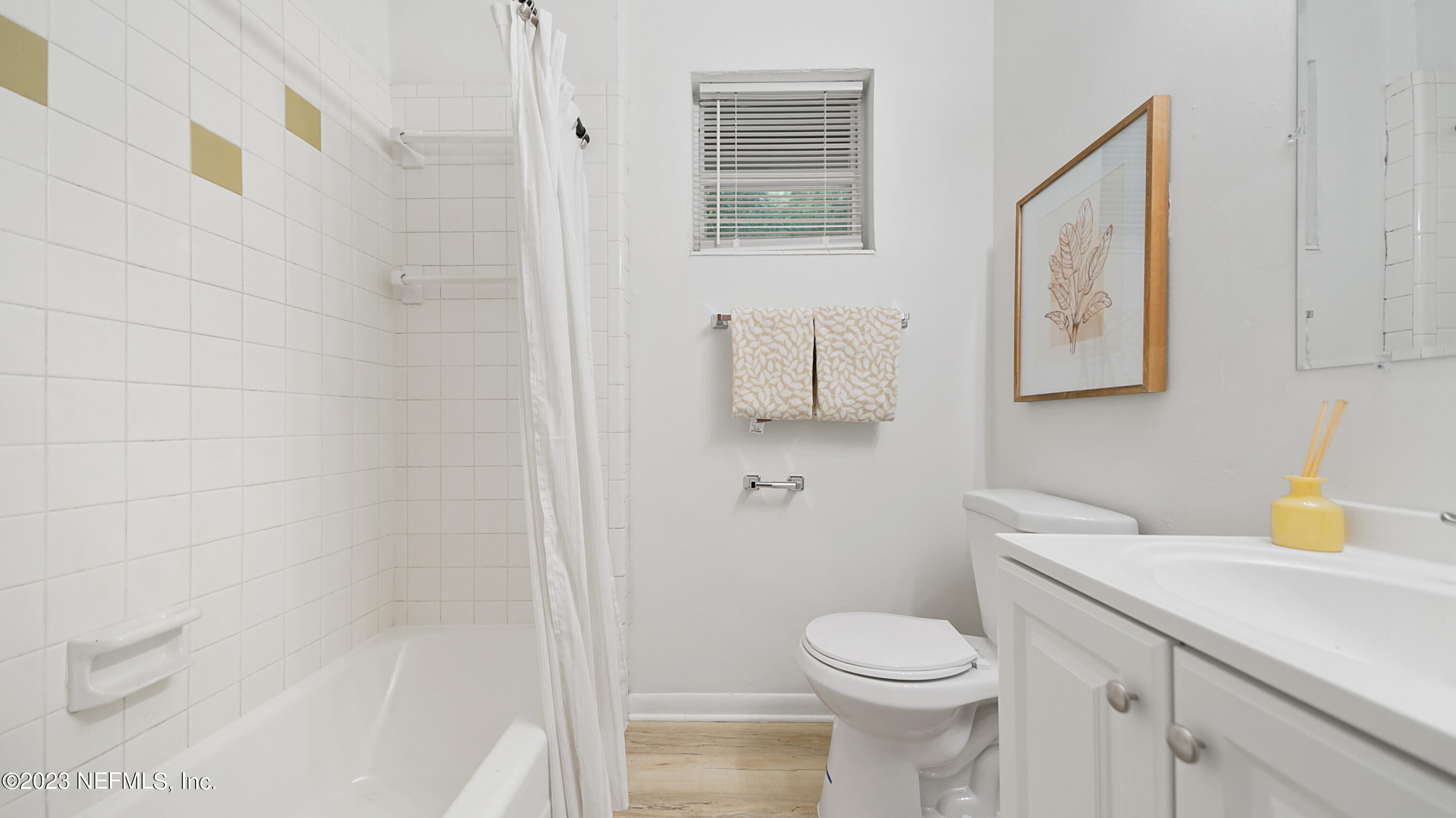 1130 Labelle Street Jacksonville, FL 32205 - Photo 10 of 24 a bathroom with a sink toilet and vanity