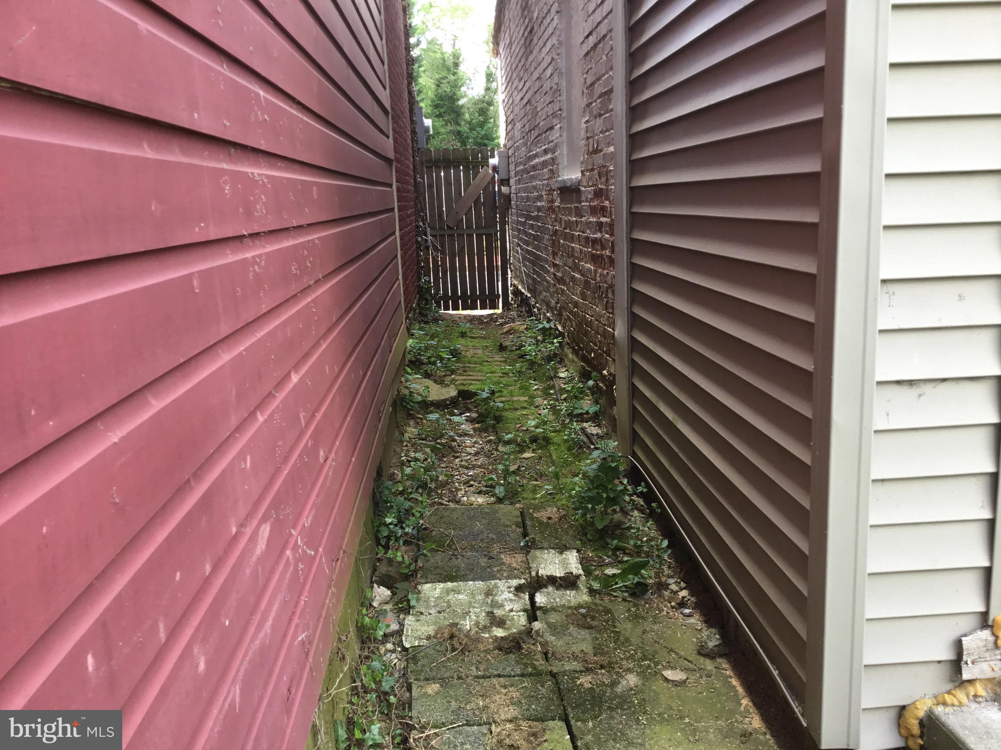 112 Ice Street Frederick, MD 21701 - Photo 43 of 49 Access to Backyard from Street