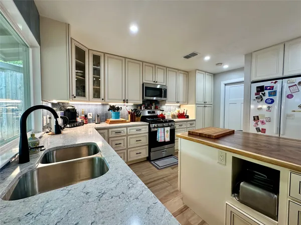 $2,800 | 2715 Alderwood Drive, Austin, TX 78745