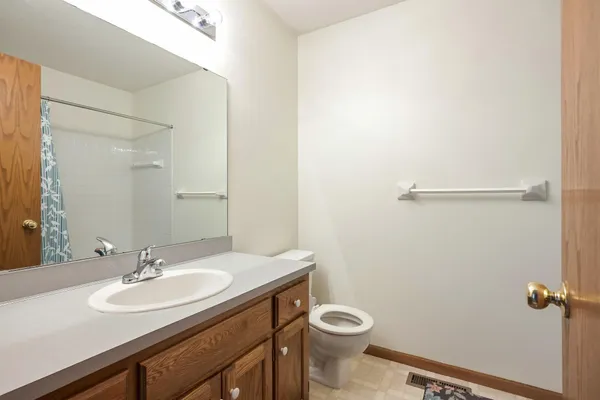 $199,900 | 7630 13th Street North, Oakdale, MN 55128