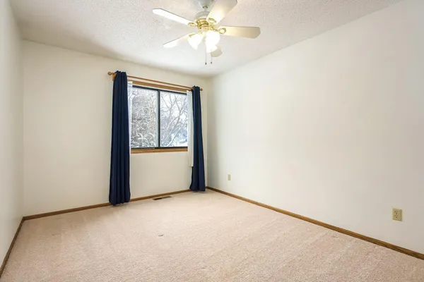 $199,900 | 7630 13th Street North, Oakdale, MN 55128