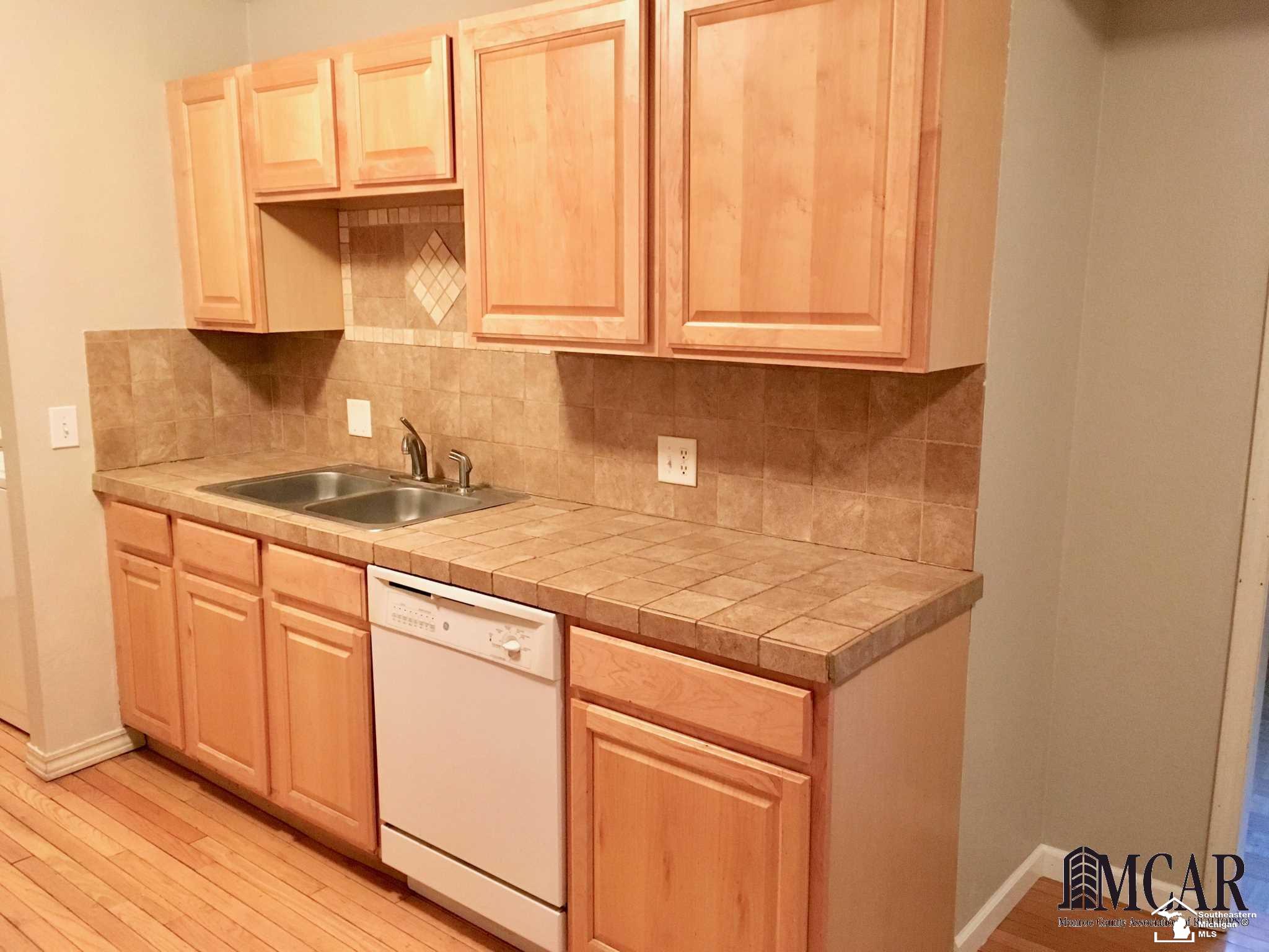10803 Secor Road Temperance, MI 48182 - Photo 14 of 24