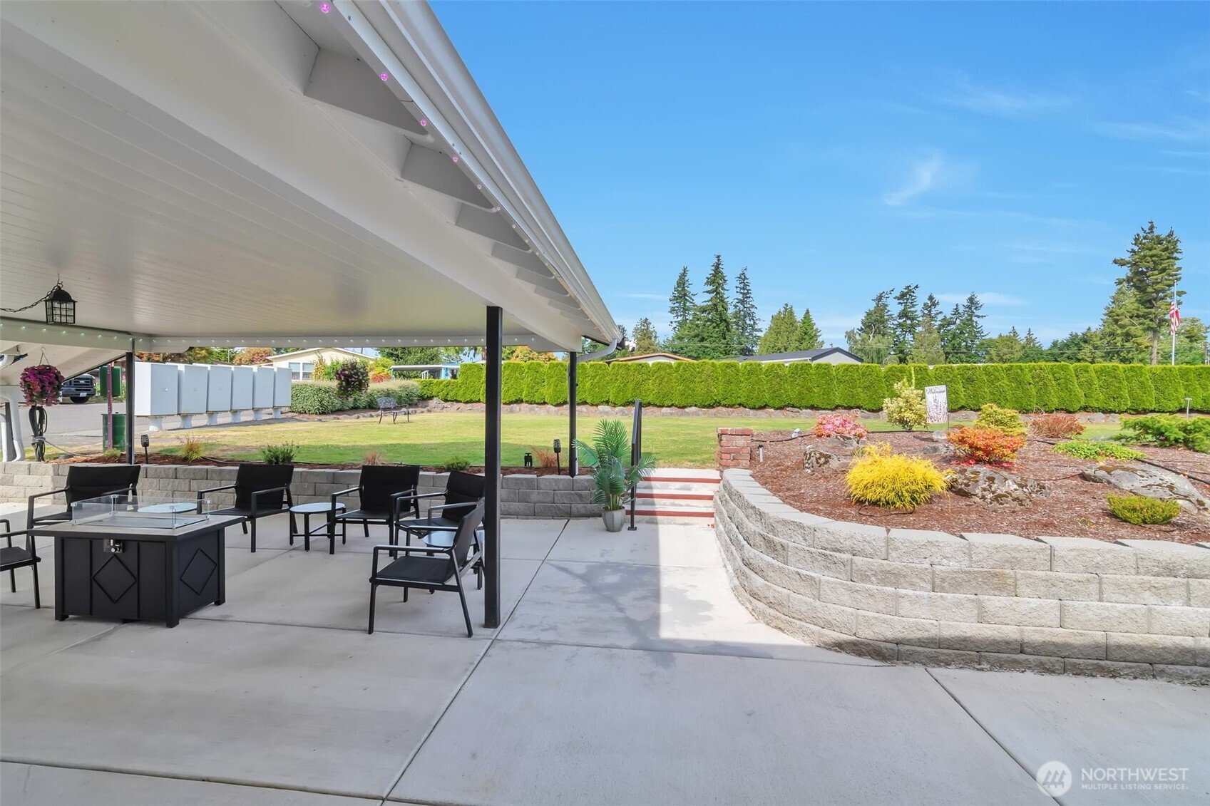 18501 52nd Avenue West, Unit 84 Lynnwood, WA 98037 - Photo 30 of 32 an outdoor space with seating