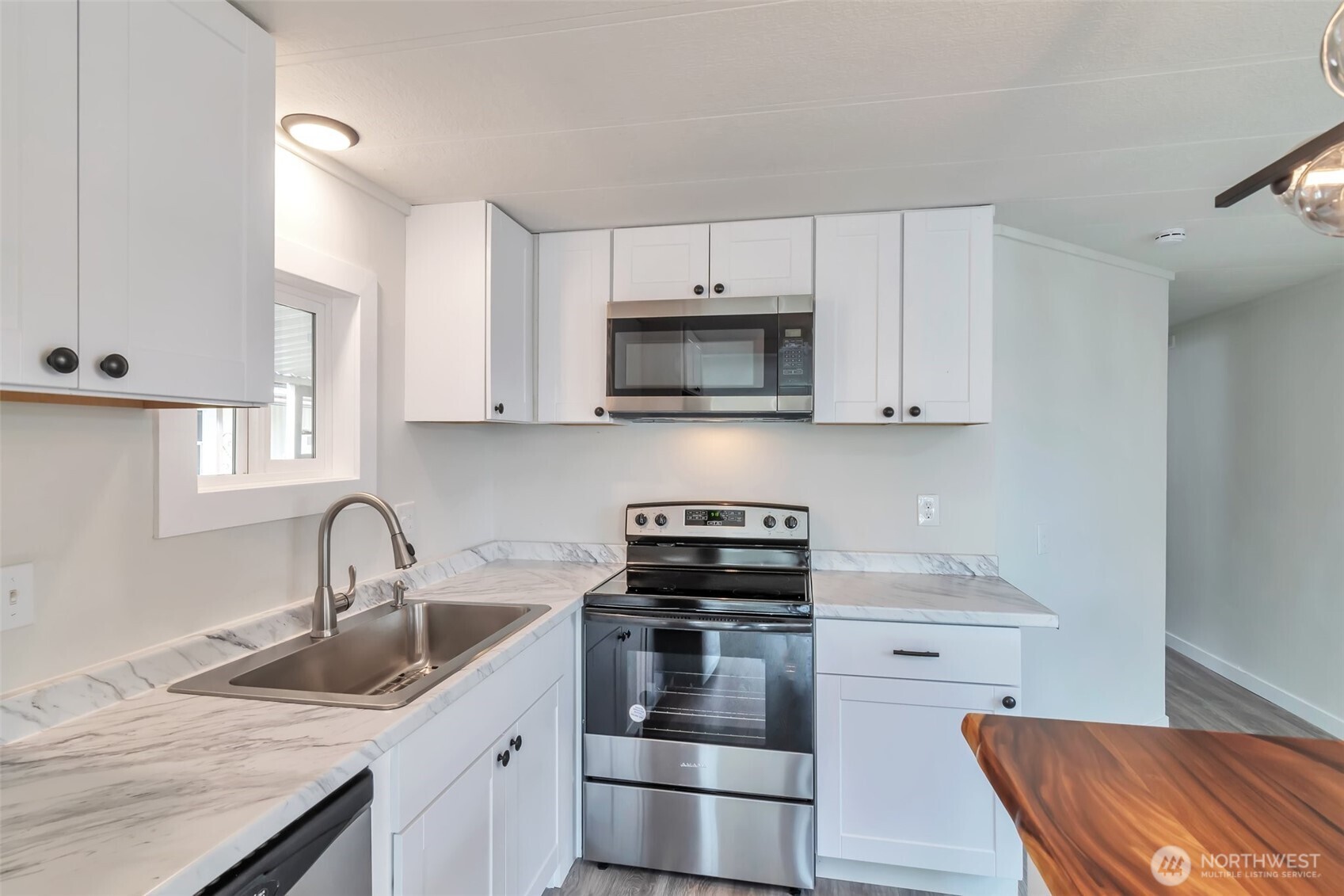 18501 52nd Avenue West, Unit 84 Lynnwood, WA 98037 - Photo 9 of 32 a kitchen with appliances a sink and cabinets
