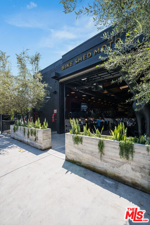 1855 Industrial Street, Unit 703 Los Angeles, CA 90021 - Photo 41 of 51 a view of outdoor space and deck
