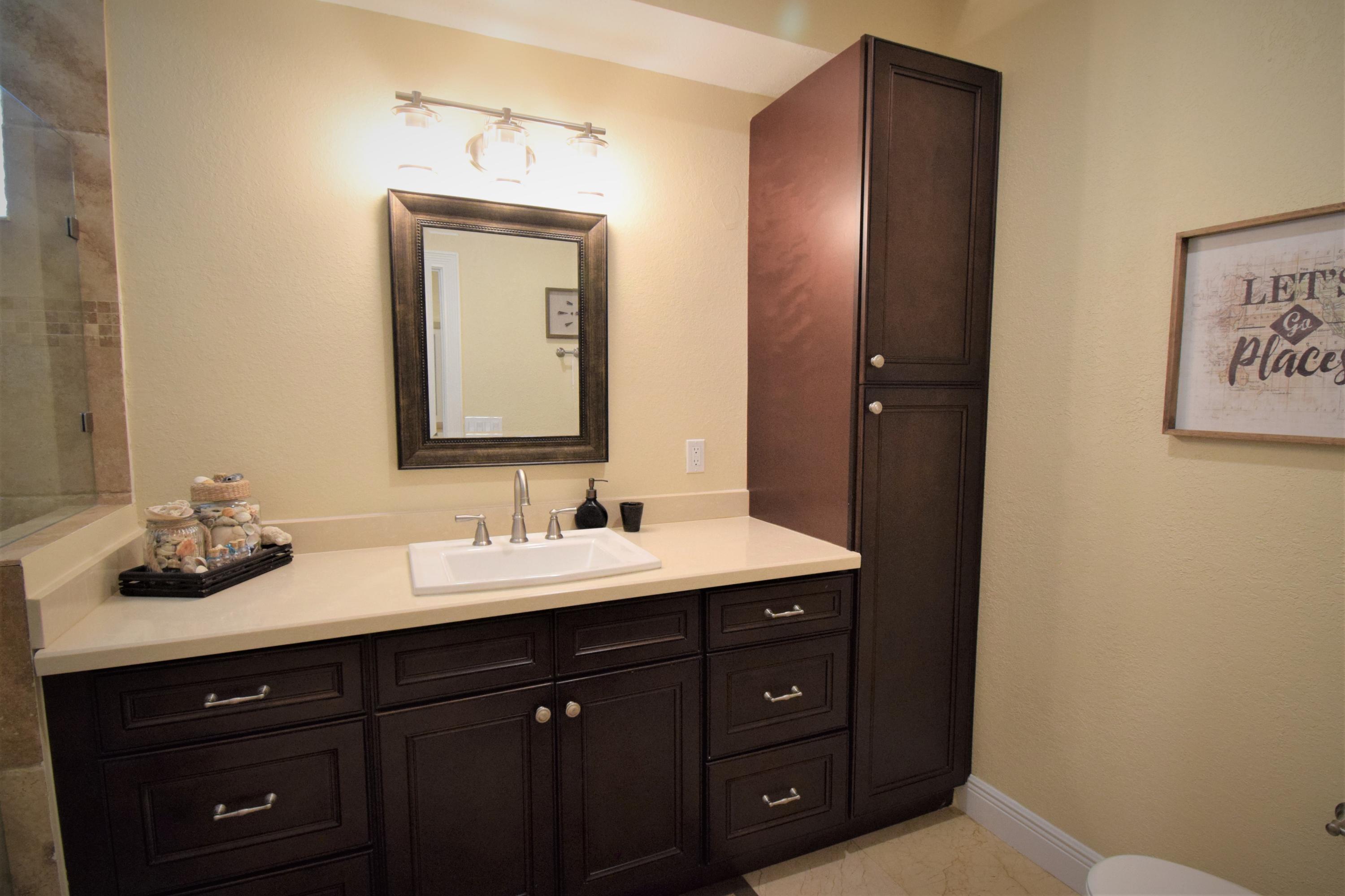 10570 Harich Lane Boca Raton, FL 33498 - Photo 21 of 27 Guest Bath
