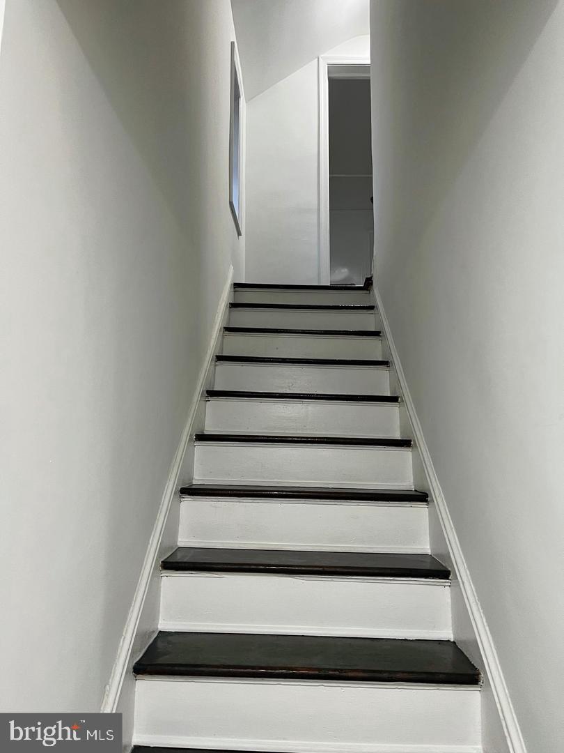 1077 South Edison Street Arlington, VA 22204 - Photo 18 of 29 a view of entryway