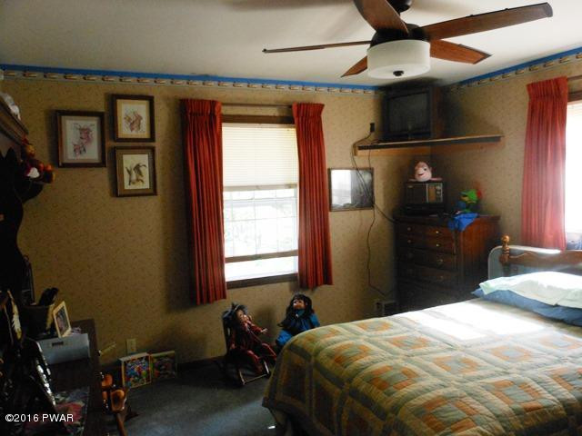 260 Dorys Road Dingmans Ferry, PA 18328 - Photo 42 of 44 guest room