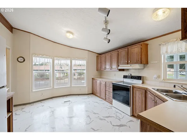 $119,000 | 77500 South 6th Street, Unit B7, Cottage Grove, OR 97424