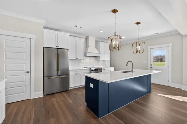 a view of walk in closet